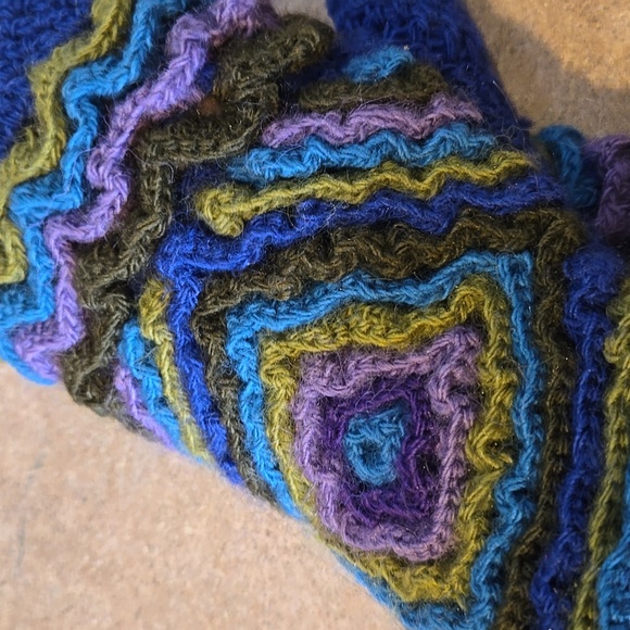 NWT The 5 Senses Unique Hand-Knit Blue Multi-Colored Fingerless Gloves - Picture 5 of 6